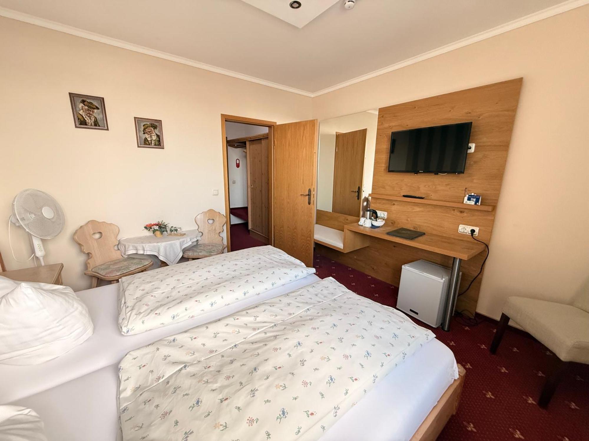 Double Room,1648017172:JPEG